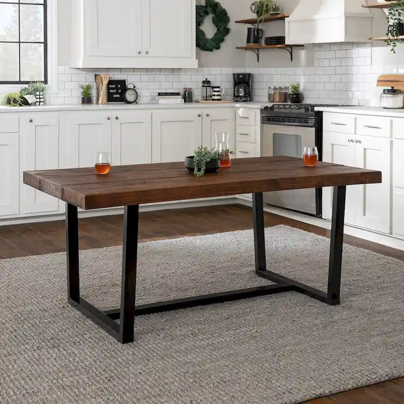 Table de salle à manger rustique en pin massif avec piétement tréteau en métal noir
