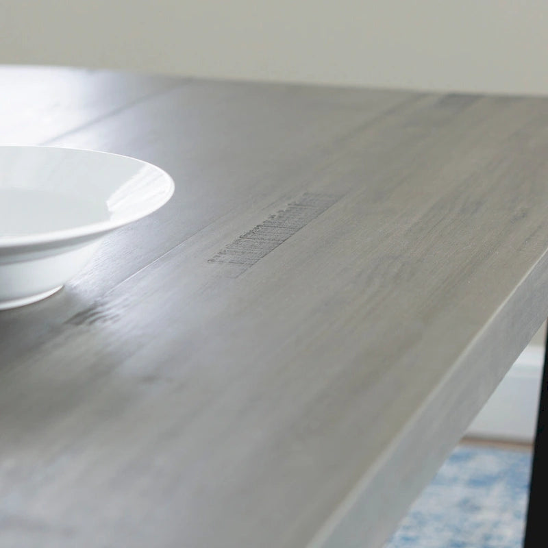 Table de salle à manger rustique en pin massif avec piétement tréteau en métal noir