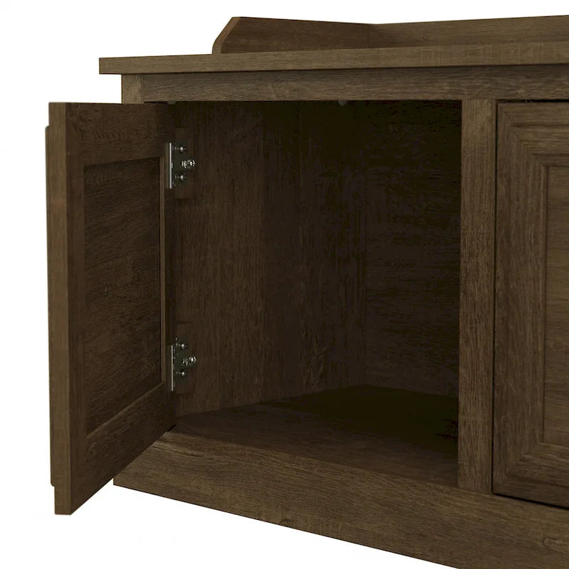 Arbre de hall d'entrée avec banc de rangement pour chaussures, portes d'armoire et patères.