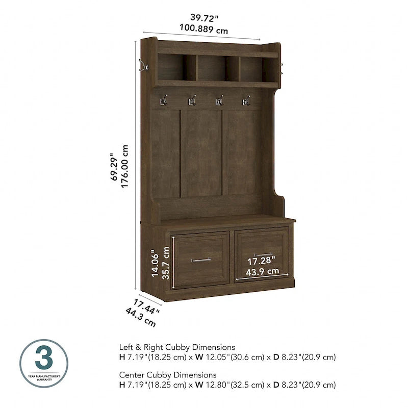 Arbre de hall d'entrée avec banc de rangement pour chaussures, portes d'armoire et patères.