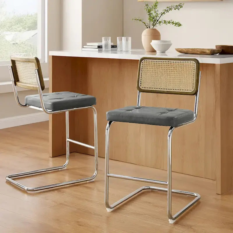 Tabouret de bar rustique rembourré à hauteur de comptoir avec dossier en rotin et cadre chromé