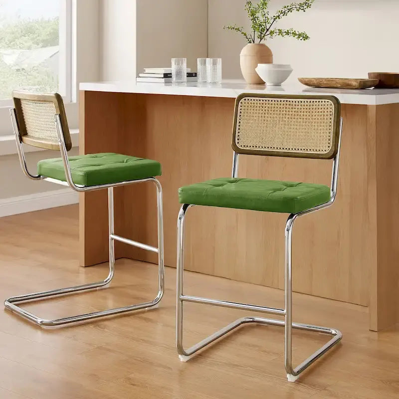 Tabouret de bar rustique rembourré à hauteur de comptoir avec dossier en rotin et cadre chromé