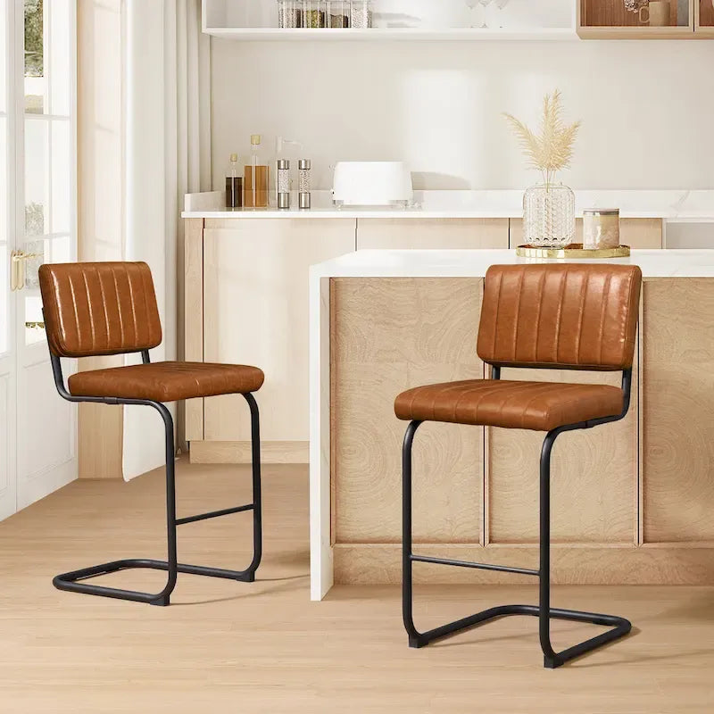Tabouret de bar rustique rembourré à hauteur de comptoir avec dossier en rotin et cadre chromé