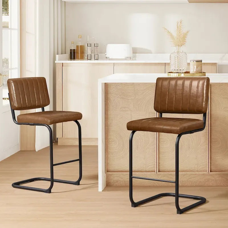 Tabouret de bar rustique rembourré à hauteur de comptoir avec dossier en rotin et cadre chromé
