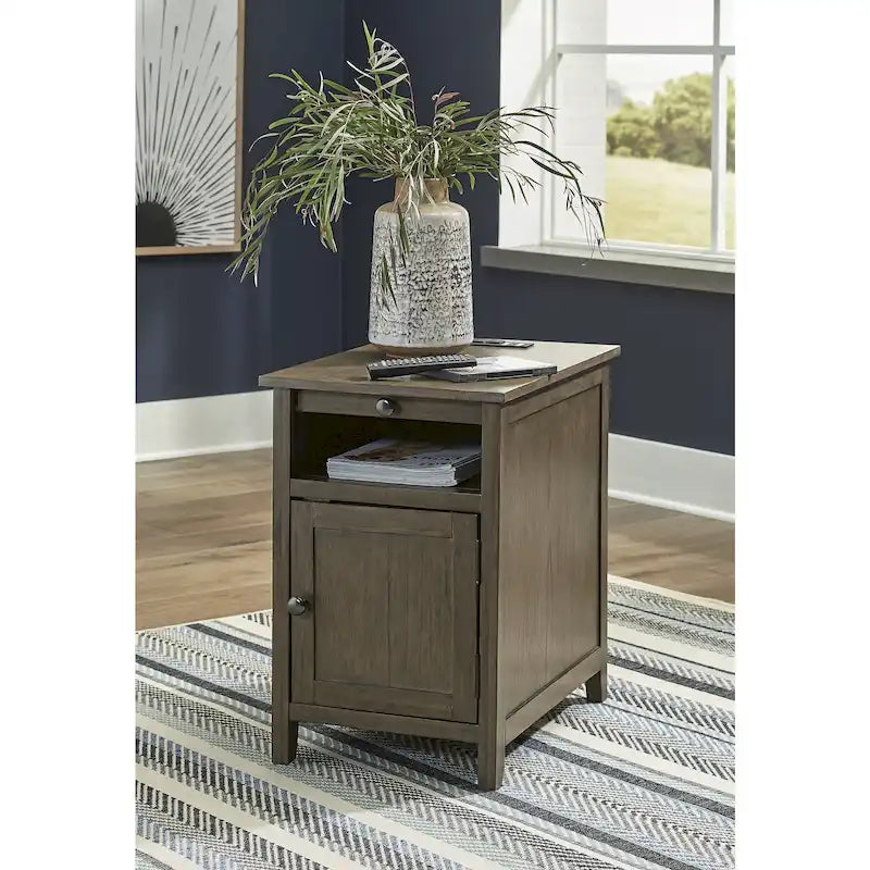 Table d'appoint de style Shaker avec armoire de rangement et port de chargement USB