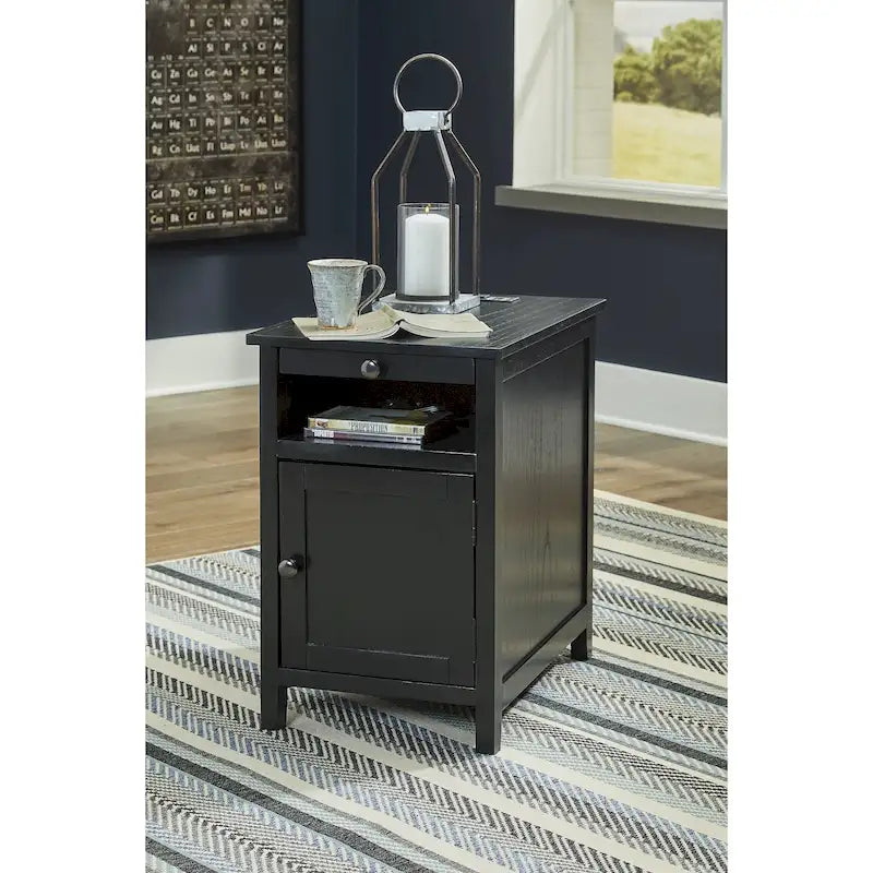 Table d'appoint de style Shaker avec armoire de rangement et port de chargement USB