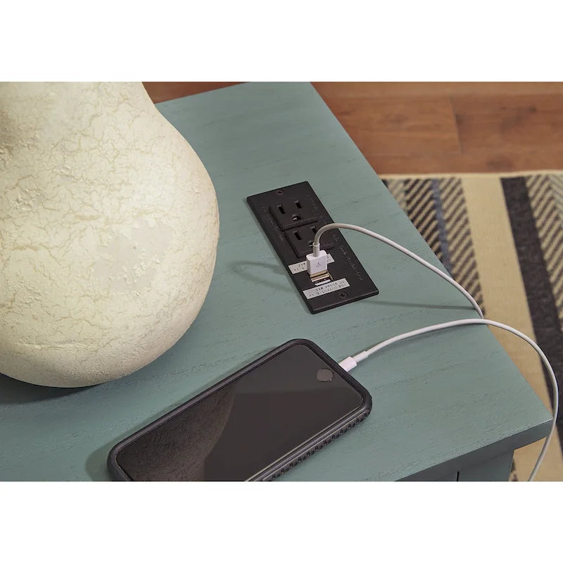 Table d'appoint de style Shaker avec armoire de rangement et port de chargement USB