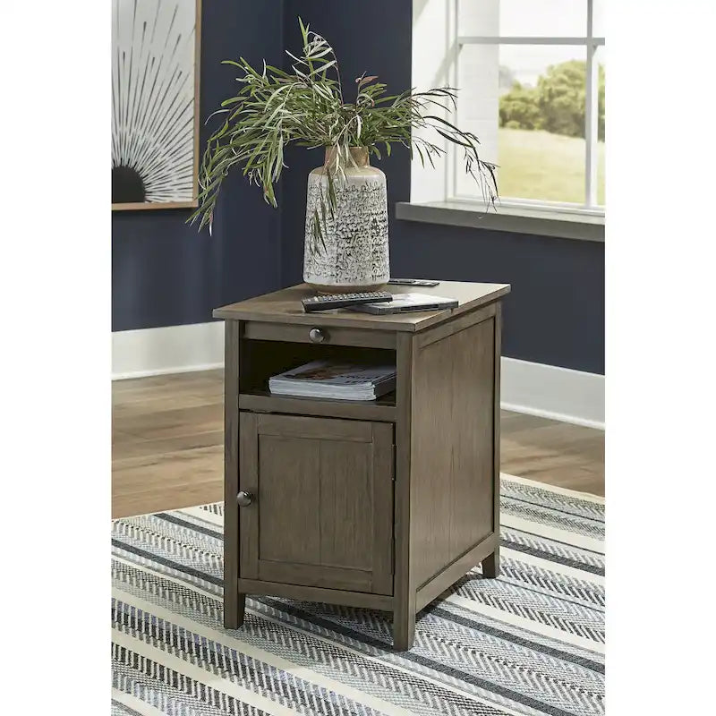 Table d'appoint de style Shaker avec armoire de rangement et port de chargement USB