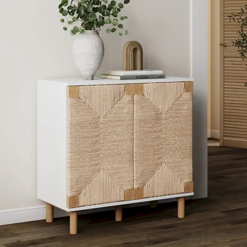 Meuble d'appoint bohème en bois avec portes en jonc de mer naturel et étagère réglable, noir