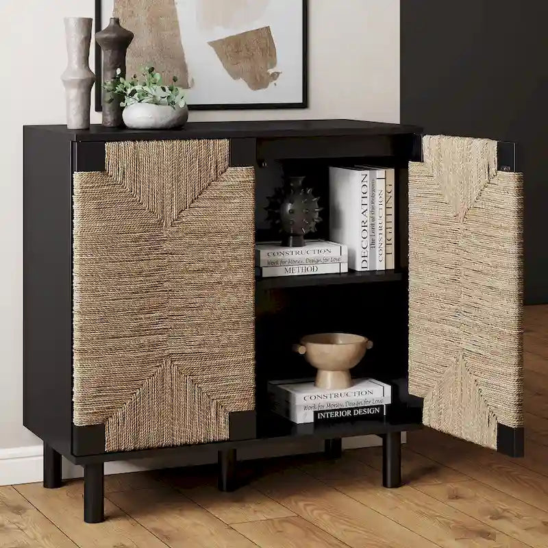 Meuble d'appoint bohème en bois avec portes en jonc de mer naturel et étagère réglable, noir