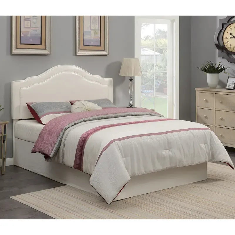 Tête de lit capitonnée grand lit Cream Camelback en similicuir blanc