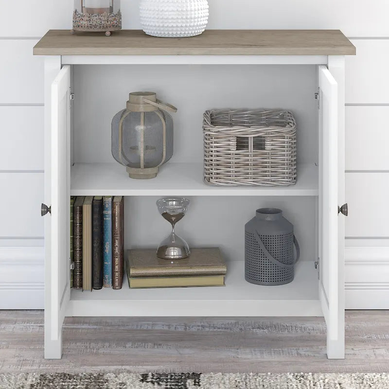 Meuble de rangement d'appoint au sol à deux portes style ferme moderne avec étagère réglable, gris et blanc shiplap