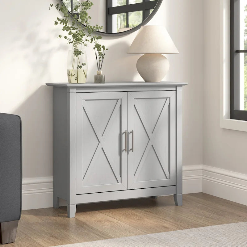 Petit meuble de rangement 2 portes style ferme avec motifs en X, gris Cape Cod
