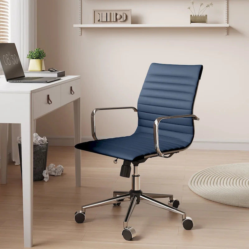 Chaise de bureau ergonomique pivotante côtelée avec accoudoirs chromés, revêtement en similicuir, multicolore