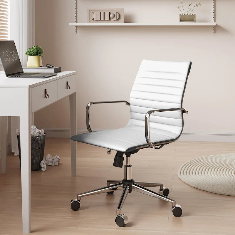 Chaise de bureau ergonomique pivotante côtelée avec accoudoirs chromés, revêtement en similicuir, multicolore