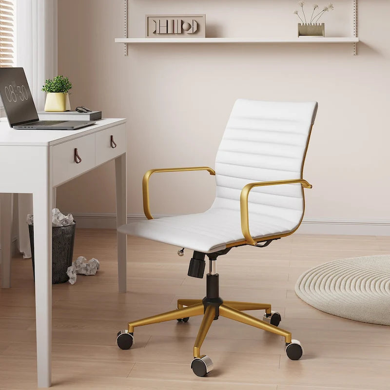 Chaise de bureau ergonomique pivotante côtelée avec accoudoirs chromés, revêtement en similicuir, multicolore