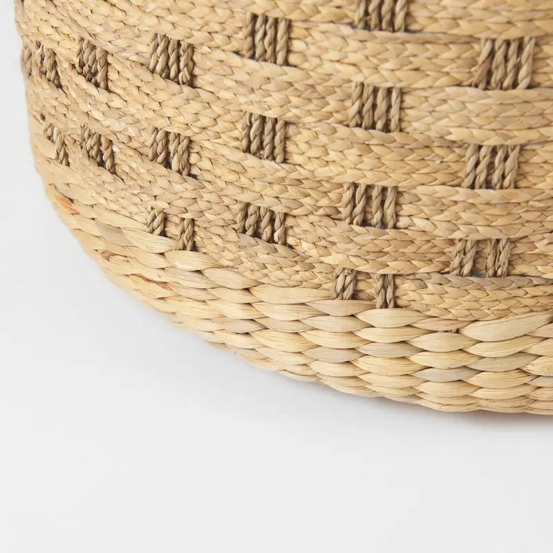Pouf ottoman rond en jonc de mer tressé à motif brun clair