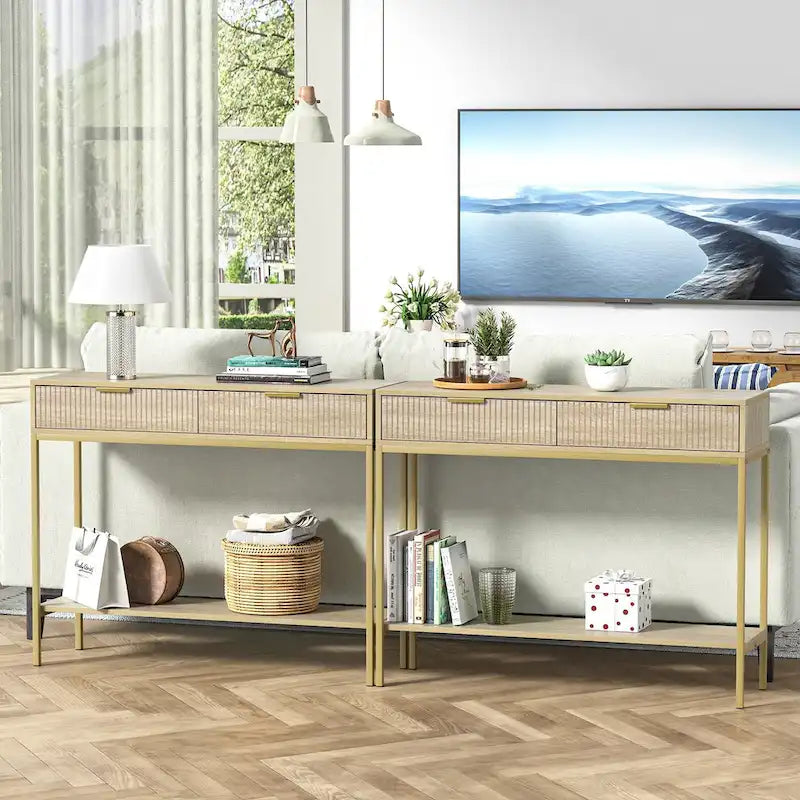 Table de console étroite pour entrée avec 2 tiroirs, étagère ouverte et pieds en métal doré, finition chêne.